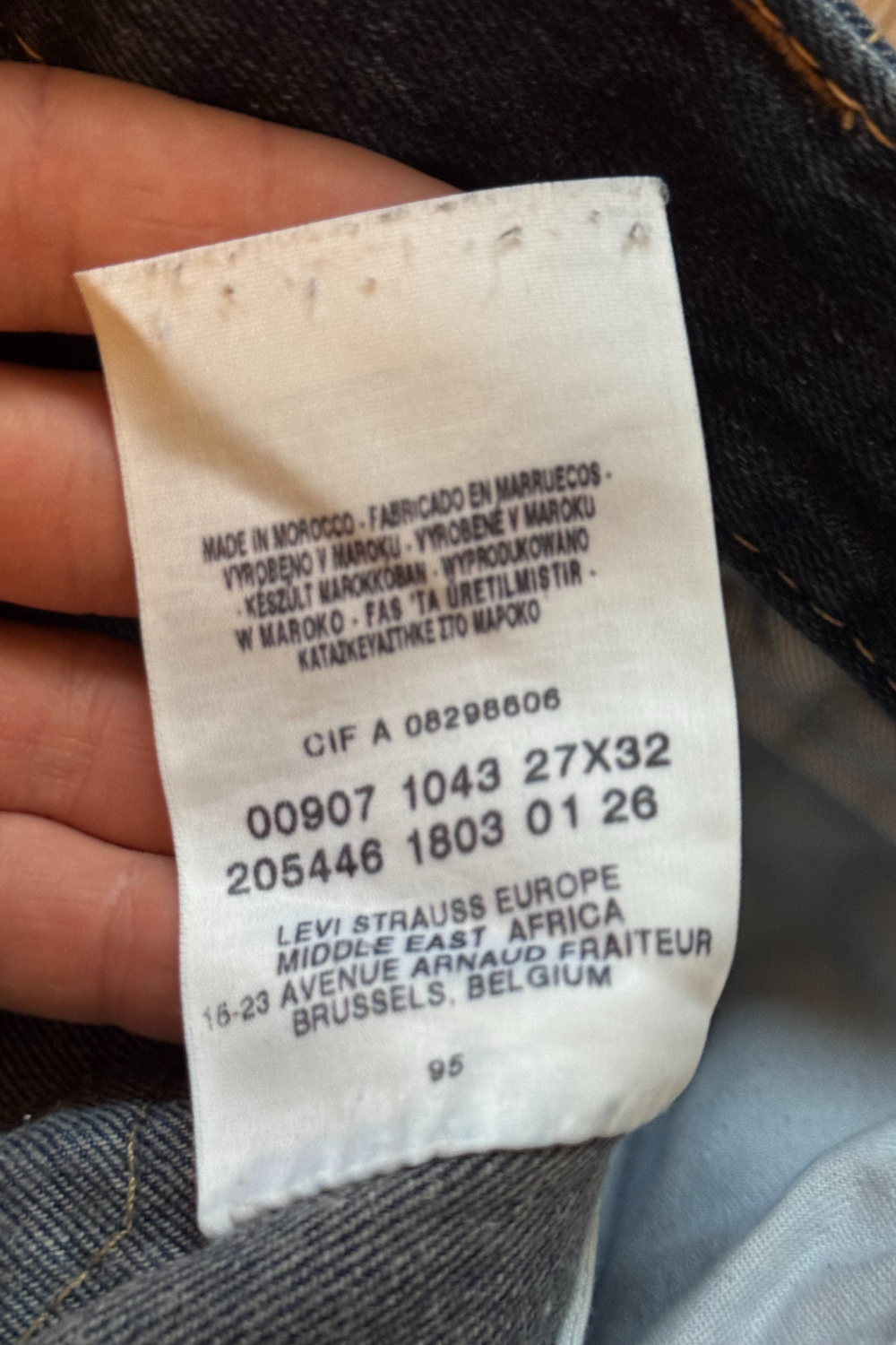 Levis 907