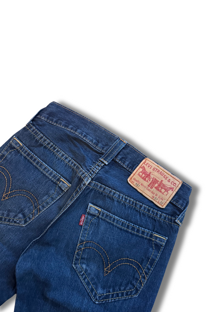 Levis 907