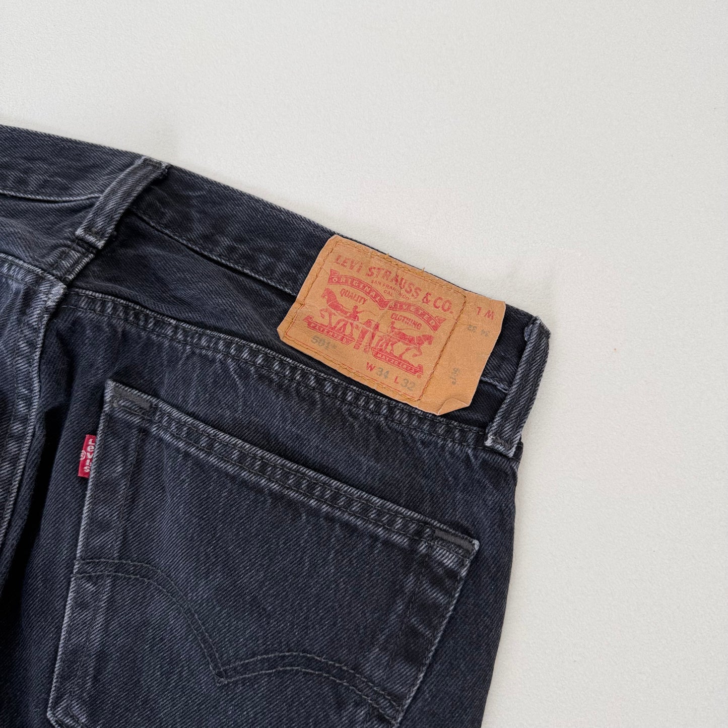 Levis 501 Straight Schwarz