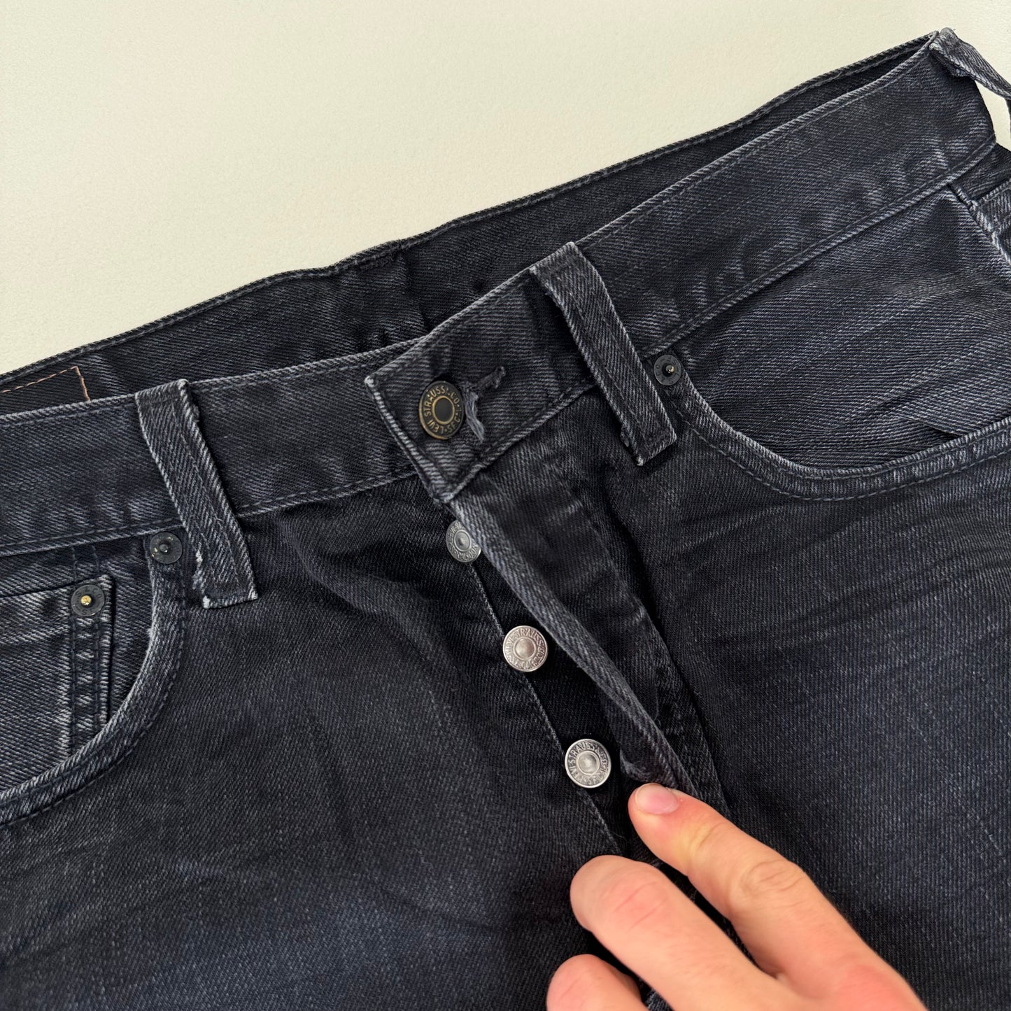 Levis 501 Straight Schwarz
